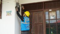 Petugas PLN